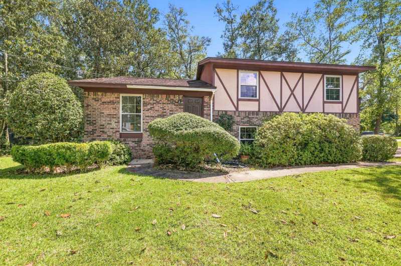 4 bedroom Detached at 1019 Longstreet Drive, Rockbrook, Tallahassee — photo 1