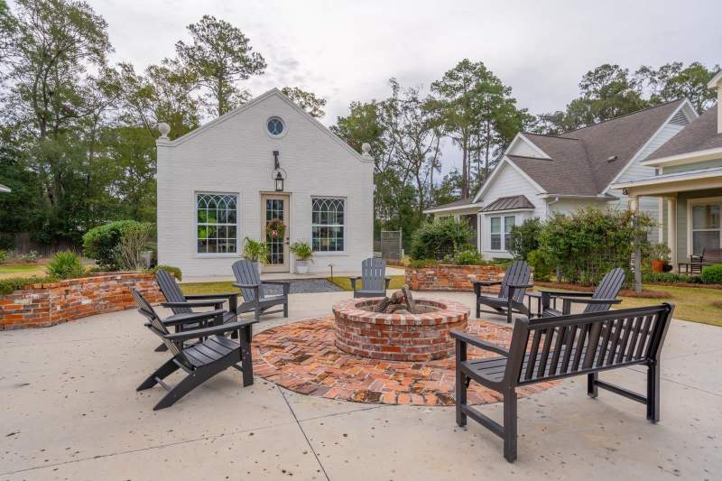 3 bedroom Detached at 1215 Braemore Way, Braemore Park, Tallahassee — photo 2
