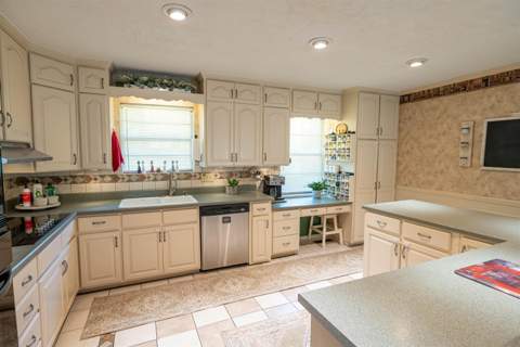 2102 Great Oak Drive, Tallahassee FL - photo 7 of 59
