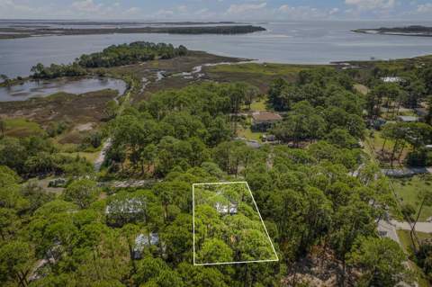 18 Suwannee Avenue, Panacea FL - photo 6 of 47