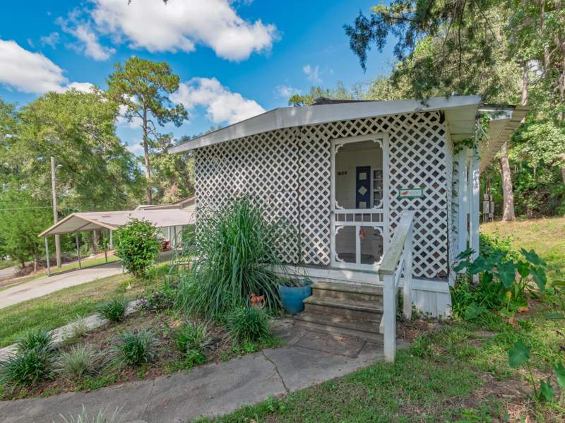 3 bedroom ManufacturedHome at 1809 Deertree Drive, Deertree Hills, Tallahassee — photo 3