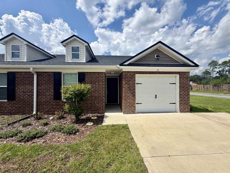 3 bedroom Detached at 18 Excalibur Drive, Camelot Phase lll, Crawfordville — photo 1