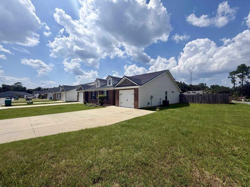 3 bedroom Detached at 18 Excalibur Drive, Camelot Phase lll, Crawfordville — photo 5