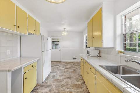 2203 Pontiac Drive, Tallahassee FL - photo 9 of 42