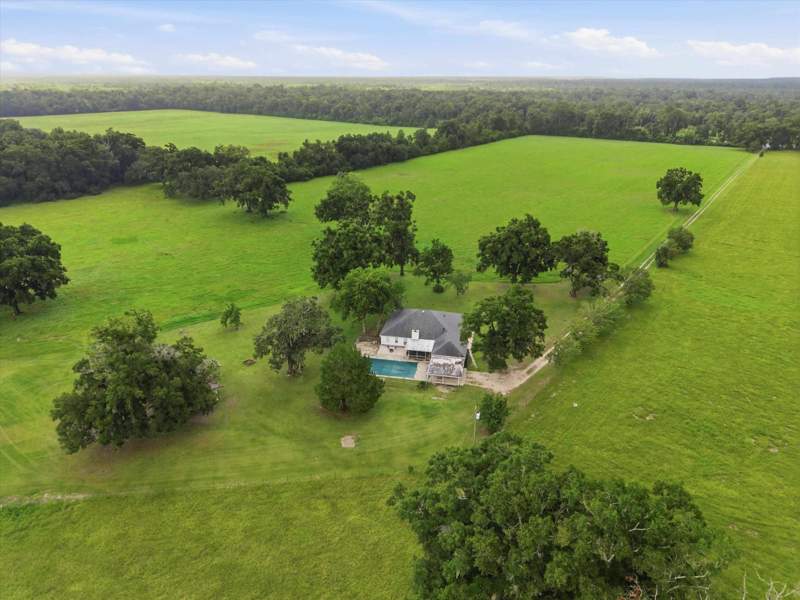 4 bedroom Detached at 109 Walker Farm Road, Walker Farm Subd, Crawfordville — photo 2