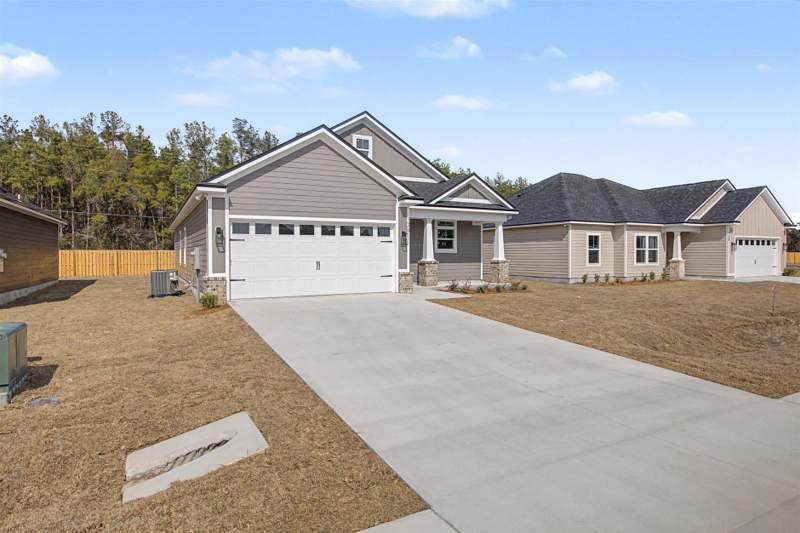 3 bedroom Detached at 120 Divine Loop, Pleasant Ridge, Crawfordville — photo 3