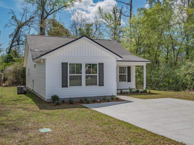 3 bedroom Detached at 50 Friendship Lane, Lake Ellen Estates, Crawfordville — photo 3