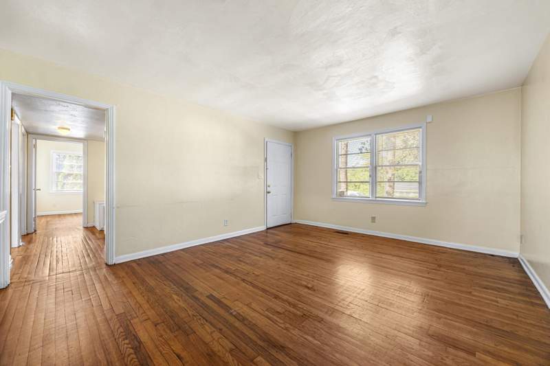 3 bedroom Detached at 607 Kyle Street, Azalea Park, Tallahassee — photo 3