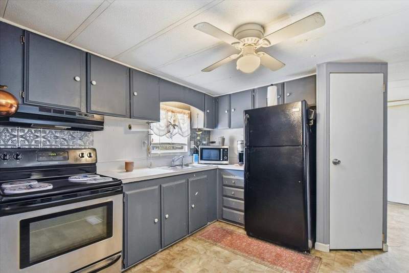 2 bedroom ManufacturedHome at 17303 Royal Oak Drive, Leisure Retreats, Keaton Beach — photo 4