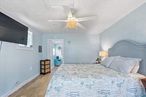 17303 Royal Oak Drive, Keaton Beach FL - photo 6 of 38