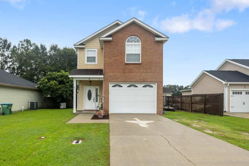 3 bedroom Detached at 194 Carousel Circle, Gardens Of Saralan 1, Crawfordville — photo 1