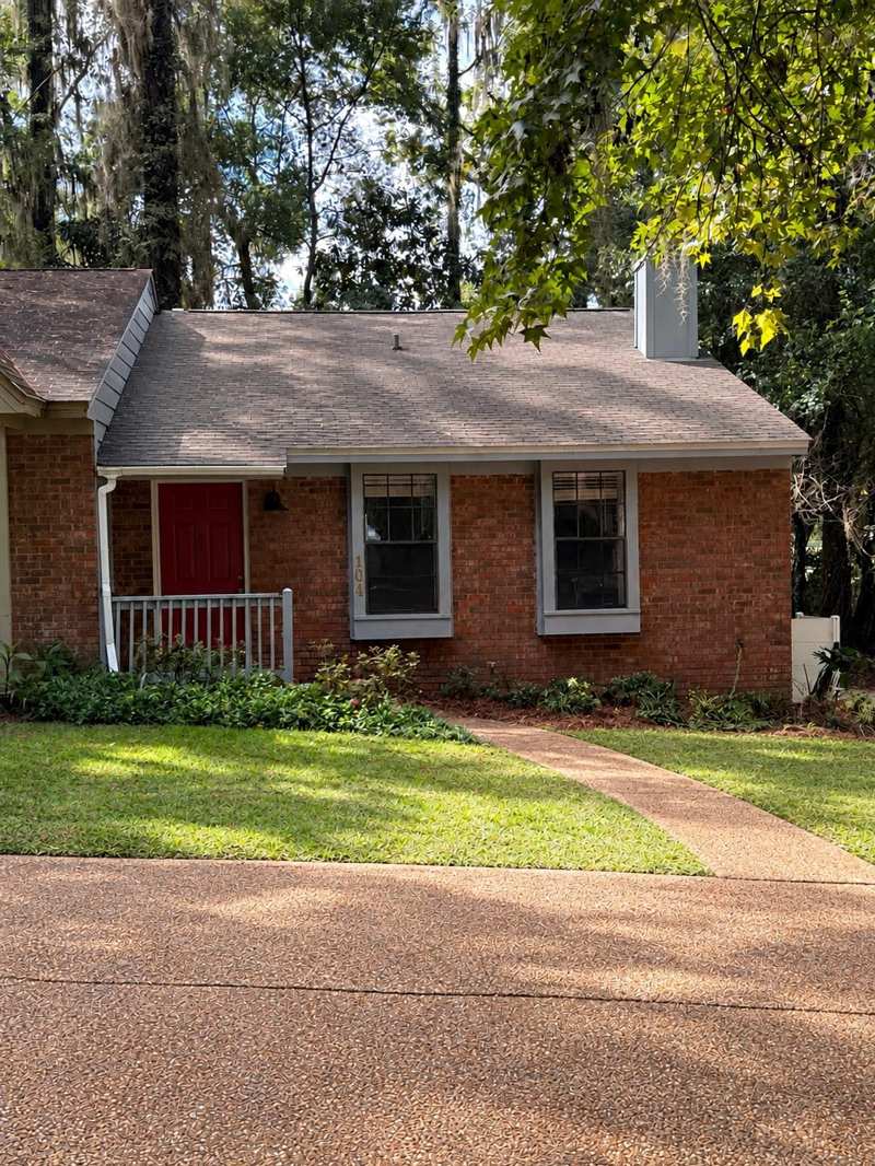 2 bedroom Townhouse at 104 W Whetherbine Way, Breckenridge On Park, Tallahassee — photo 1