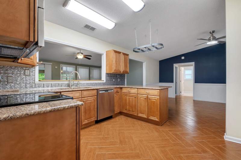 3 bedroom Detached at 48 Leslie Anne Street, Hammock Haven, Crawfordville — photo 5