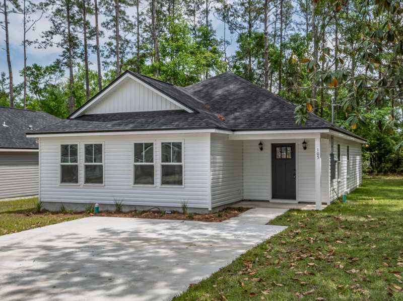 4 bedroom Detached at 72 Navajo Trail, Wakulla Gardens, Crawfordville — photo 1