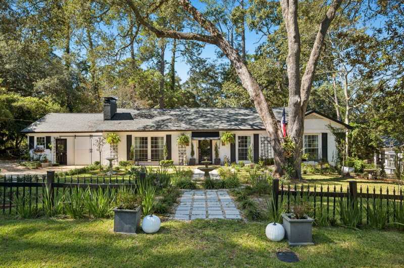4 bedroom Detached at 2120 Jenette Street, Betton Hill, Tallahassee — photo 1
