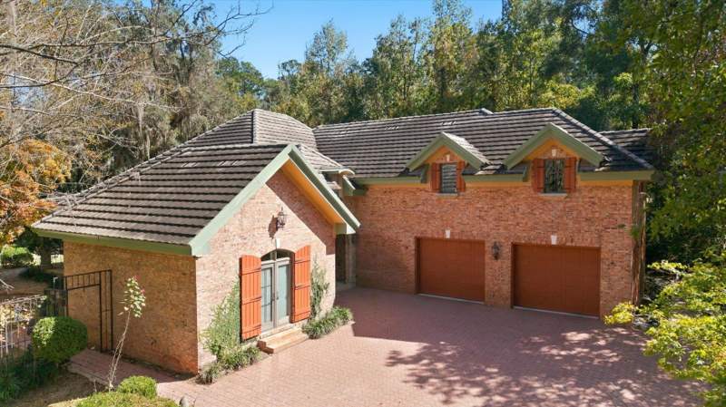 3 bedroom Detached at 535 High Oaks Court, Woodbrook, Tallahassee — photo 2