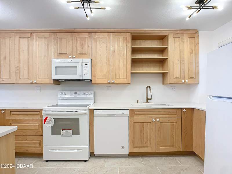 2 bedroom Condominium at 1133 Ocean Shore Boulevard #202, Ormond Beach Surfside North, Ormond Beach — photo 2