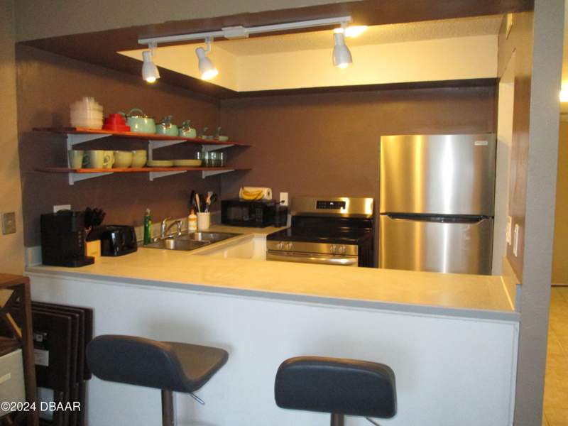 1 bedroom Condominium at 1429 N Atlantic Avenue #232, Vantage Pointe Pool & Racquet Club, Daytona Beach — photo 3