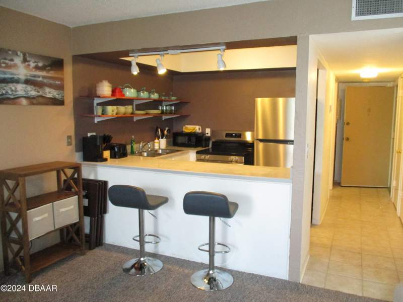 1 bedroom Condominium at 1429 N Atlantic Avenue #232, Vantage Pointe Pool & Racquet Club, Daytona Beach — photo 4