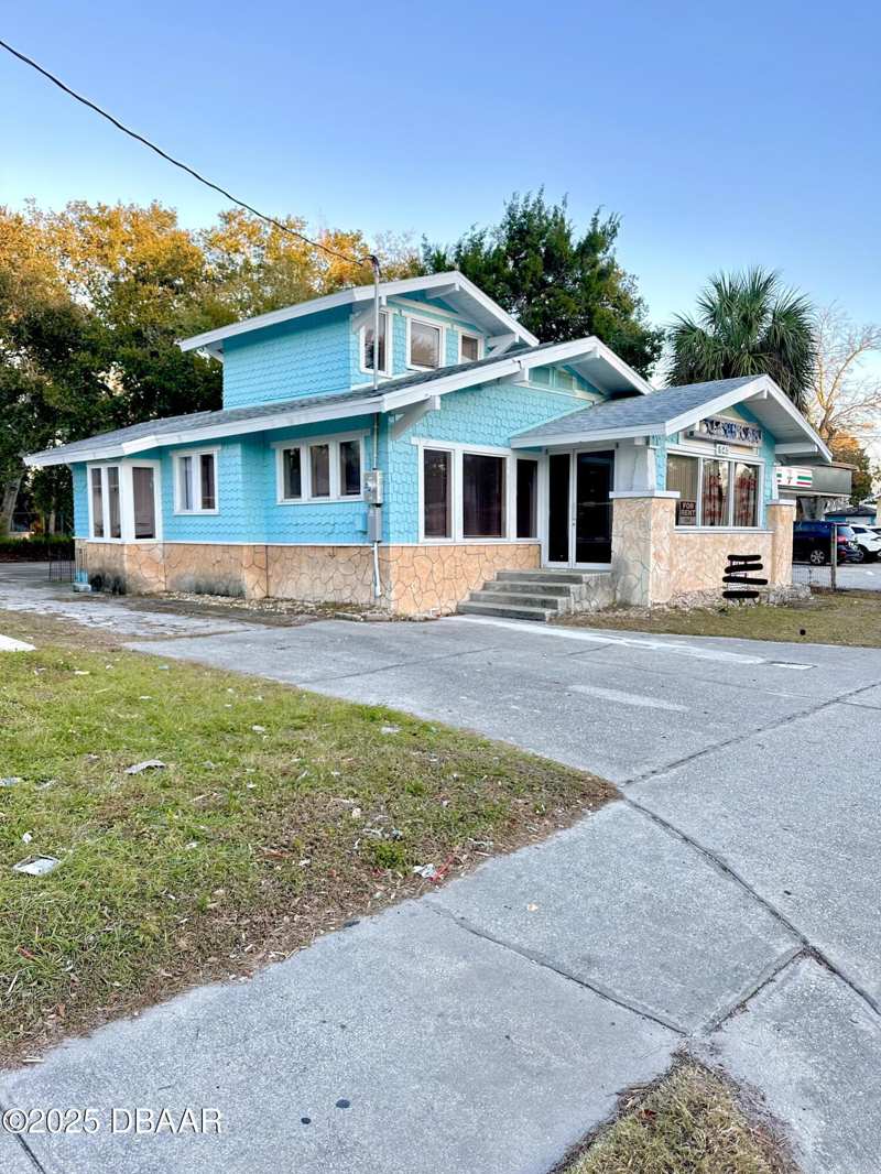 3 bedroom Single Family Residence at 943 S Ridgewood Avenue, Rowladers, Daytona Beach — photo 1