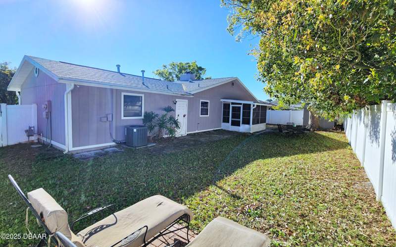 3 bedroom Single Family Residence at 1659 E Shangri La Drive, Shangri La, Daytona Beach — photo 4