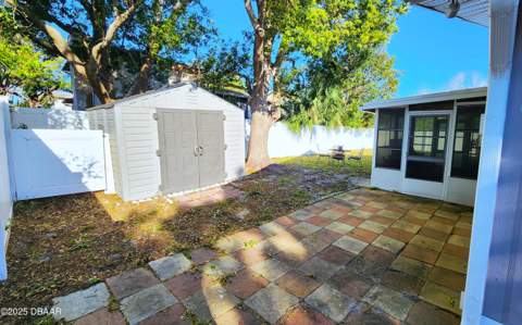 1659 E Shangri La Drive, Daytona Beach FL - photo 12 of 29