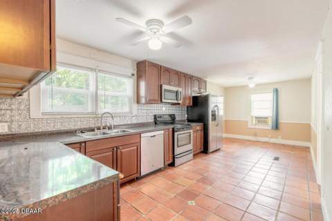 724 N Oleander Avenue, Daytona Beach FL - photo 14 of 23
