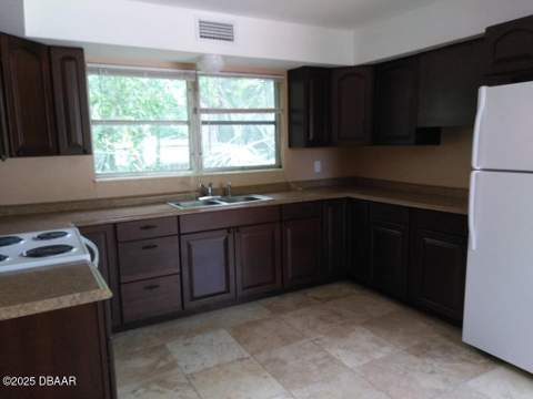 724 N Oleander Avenue, Daytona Beach FL - photo 20 of 23