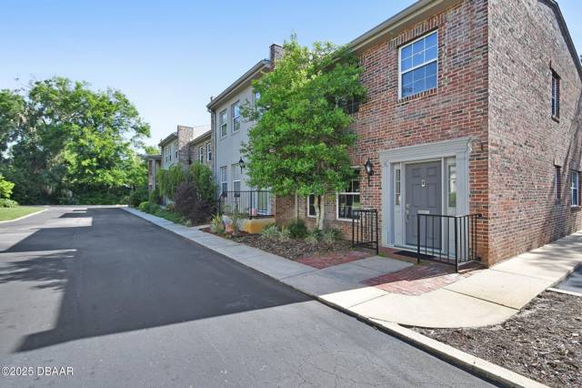 Yorkfield Square Condo