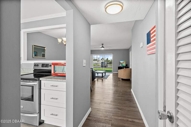 2 bedroom Condominium at 715 S Beach Street #114D, Daytona Beach Riverhouse Condos, Daytona Beach — photo 4