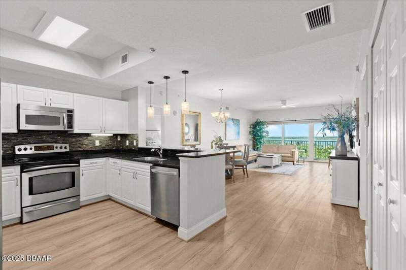 2 bedroom Condominium at 2 Oceans West Boulevard #702, Oceans Grand Condo, Daytona Beach — photo 4