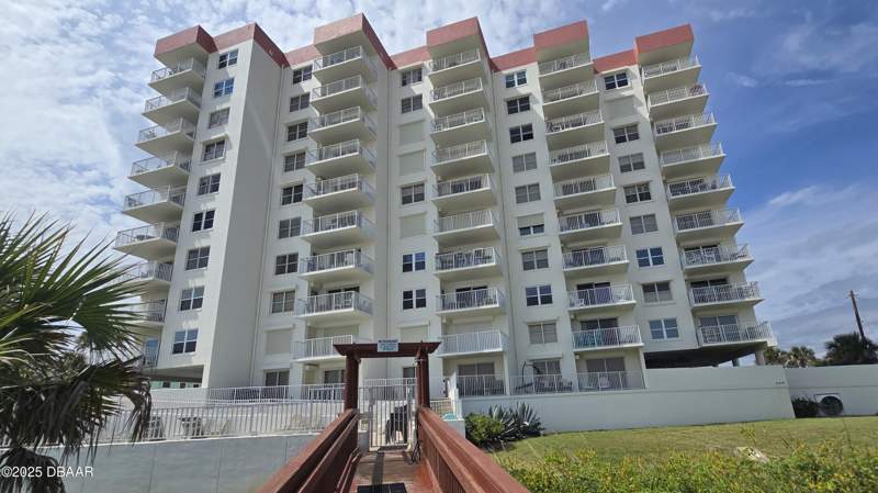 2 bedroom Condominium at 1183 Ocean Shore Boulevard #304, Seawinds Condo, Ormond Beach — photo 2