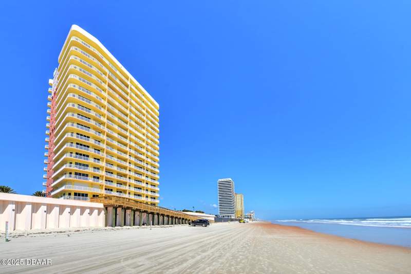 3 bedroom Condominium at 1900 N Atlantic Avenue #1603, Island Crowne Condo, Daytona Beach — photo 4