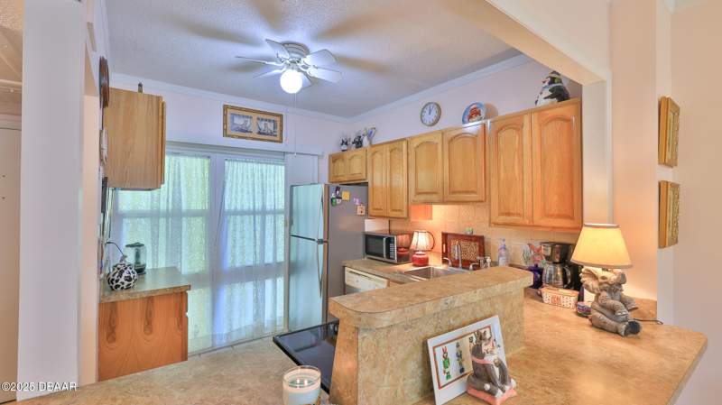 1 bedroom Condominium at 717 S Beach Street #205C, Daytona Beach Riverhouse Condos, Daytona Beach — photo 3