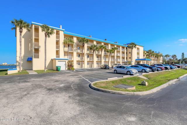 River Club A Condo
