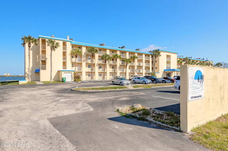 2 bedroom Condominium at 3131 S Ridgewood Avenue #101, River Club, A Condo, South Daytona — photo 2