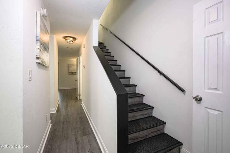 2 bedroom Condominium at 480 Reed Canal Road #13, Riverwood Village Condo, South Daytona — photo 2