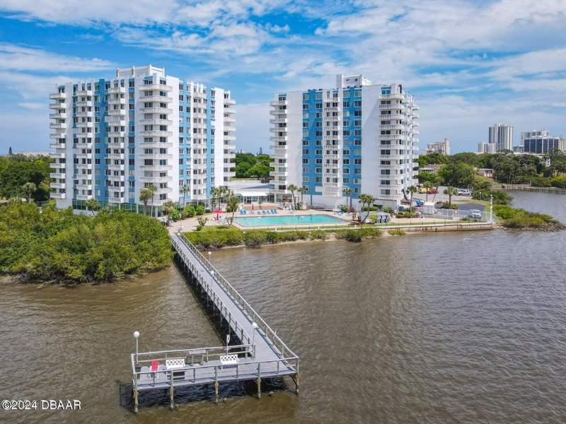 2 bedroom Condominium at 935 N Halifax Avenue #402, Bayshore Bath & Tennis Club Condo, Daytona Beach — photo 2