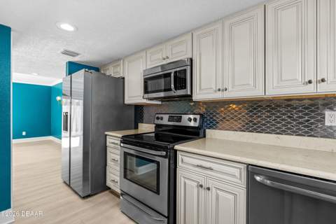625 N Halifax Avenue #11, Daytona Beach FL - photo 23 of 39