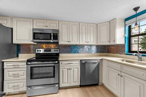 625 N Halifax Avenue #11, Daytona Beach FL - photo 24 of 39