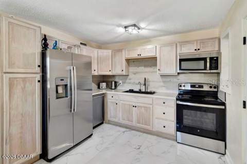 635 Mccormick Street, Daytona Beach FL - photo 7 of 20