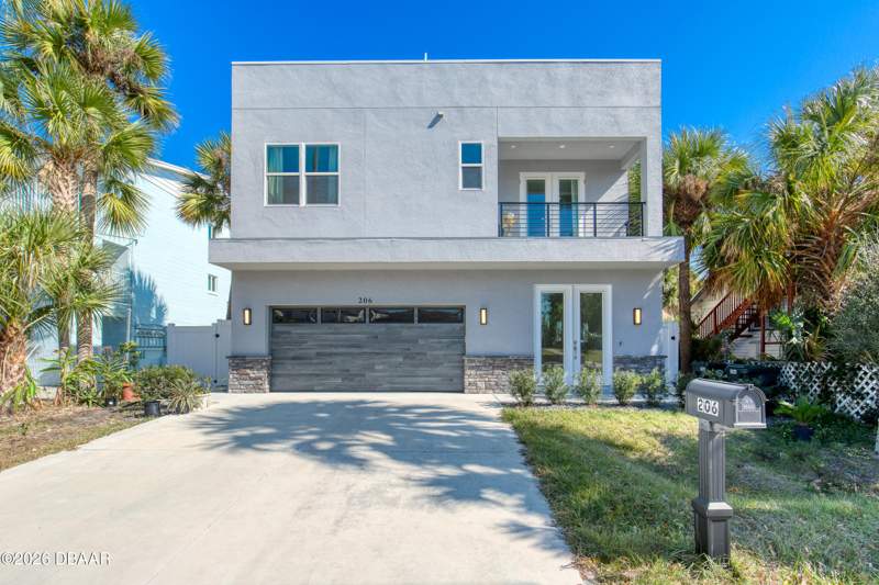 4 bedroom Single Family Residence at 206 N Halifax Avenue, Memento, Daytona Beach — photo 2