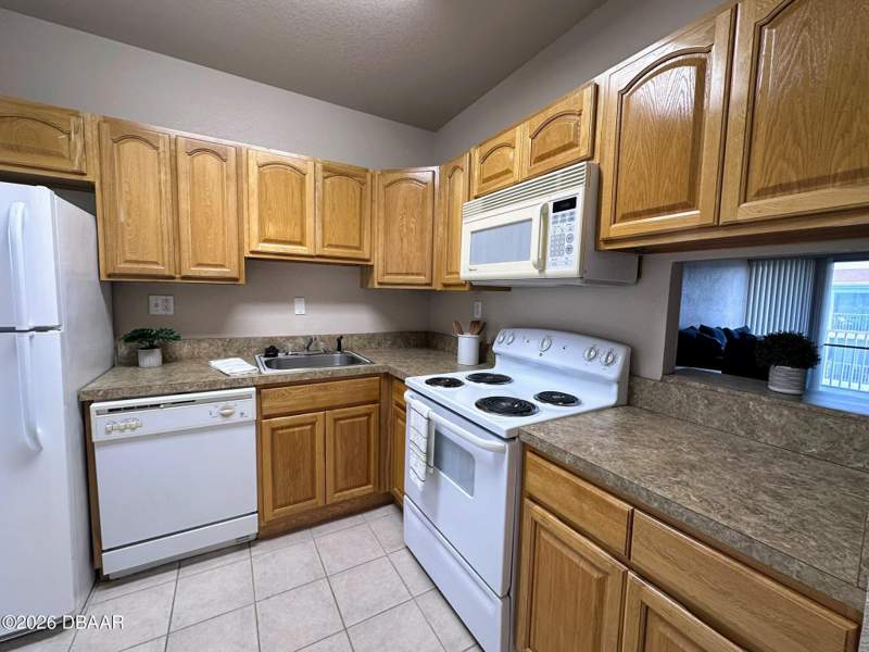 1 bedroom Condominium at 717 S Beach Street #311C, Daytona Beach Riverhouse Condos, Daytona Beach — photo 3