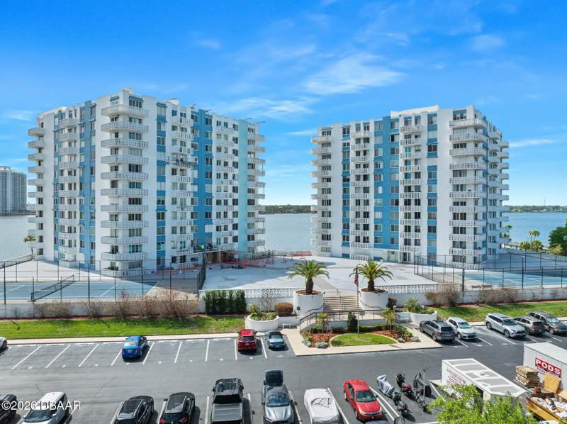 1 bedroom Condominium at 925 N Halifax Avenue #204, Bayshore Bath & Tennis Club Condo, Daytona Beach — photo 3