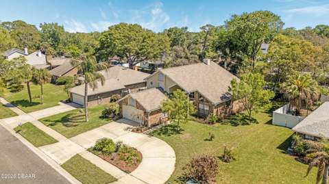 825 Clear Lake Drive, Port Orange FL - photo 6 of 44