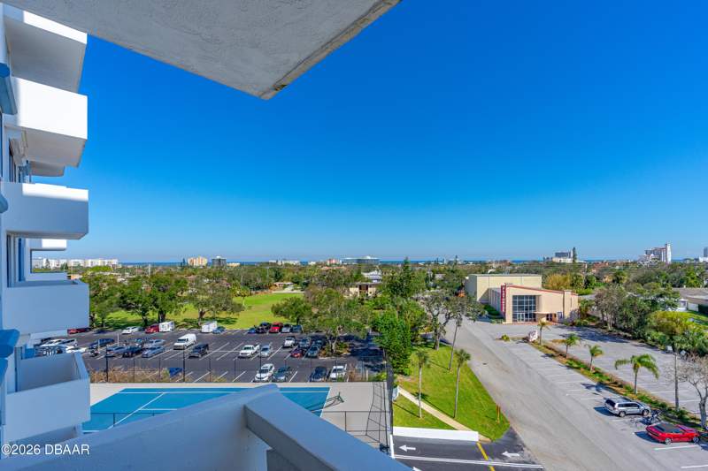 2 bedroom Condominium at 925 N Halifax Avenue #608, Bayshore Bath & Tennis Club Condo, Daytona Beach — photo 4