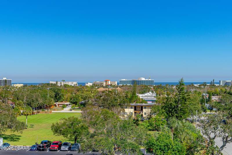 2 bedroom Condominium at 925 N Halifax Avenue #608, Bayshore Bath & Tennis Club Condo, Daytona Beach — photo 5