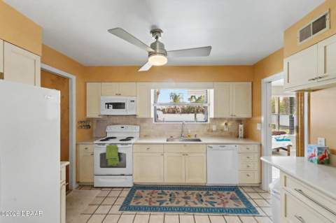 1124 Waverly Drive, Daytona Beach FL - photo 23 of 61