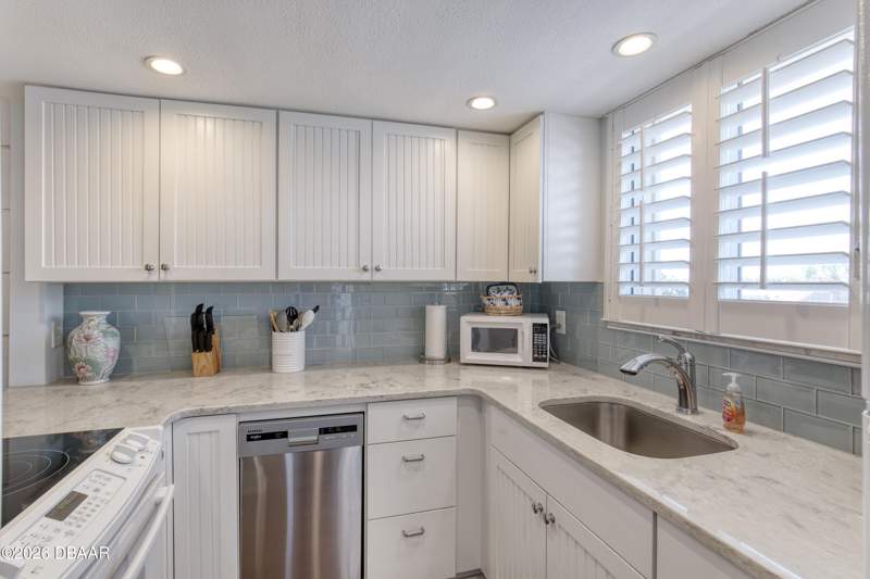 1 bedroom Condominium at 935 Ocean Shore Boulevard #217, Bent Palm Club Condo Assn, Ormond Beach — photo 3