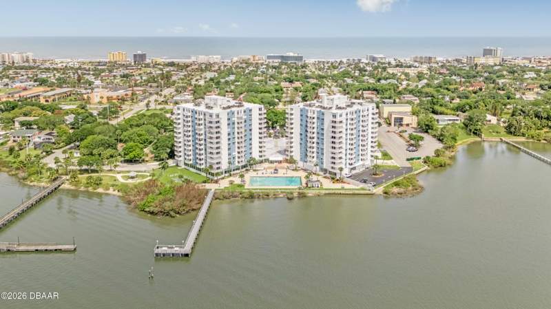 2 bedroom Condominium at 925 N Halifax Avenue #307, Bayshore Bath & Tennis Club Condo, Daytona Beach — photo 3